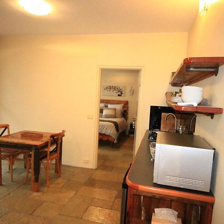 Appartement Down To Earth Farm Retreat à Sarsfield Extérieur photo