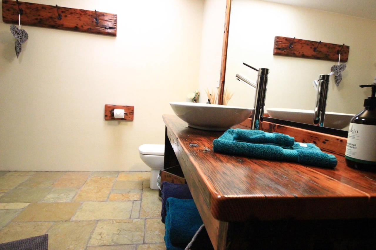 Appartement Down To Earth Farm Retreat à Sarsfield Extérieur photo
