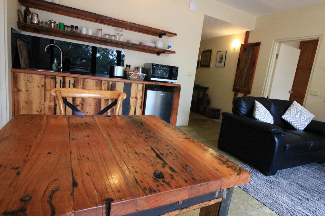 Appartement Down To Earth Farm Retreat à Sarsfield Extérieur photo