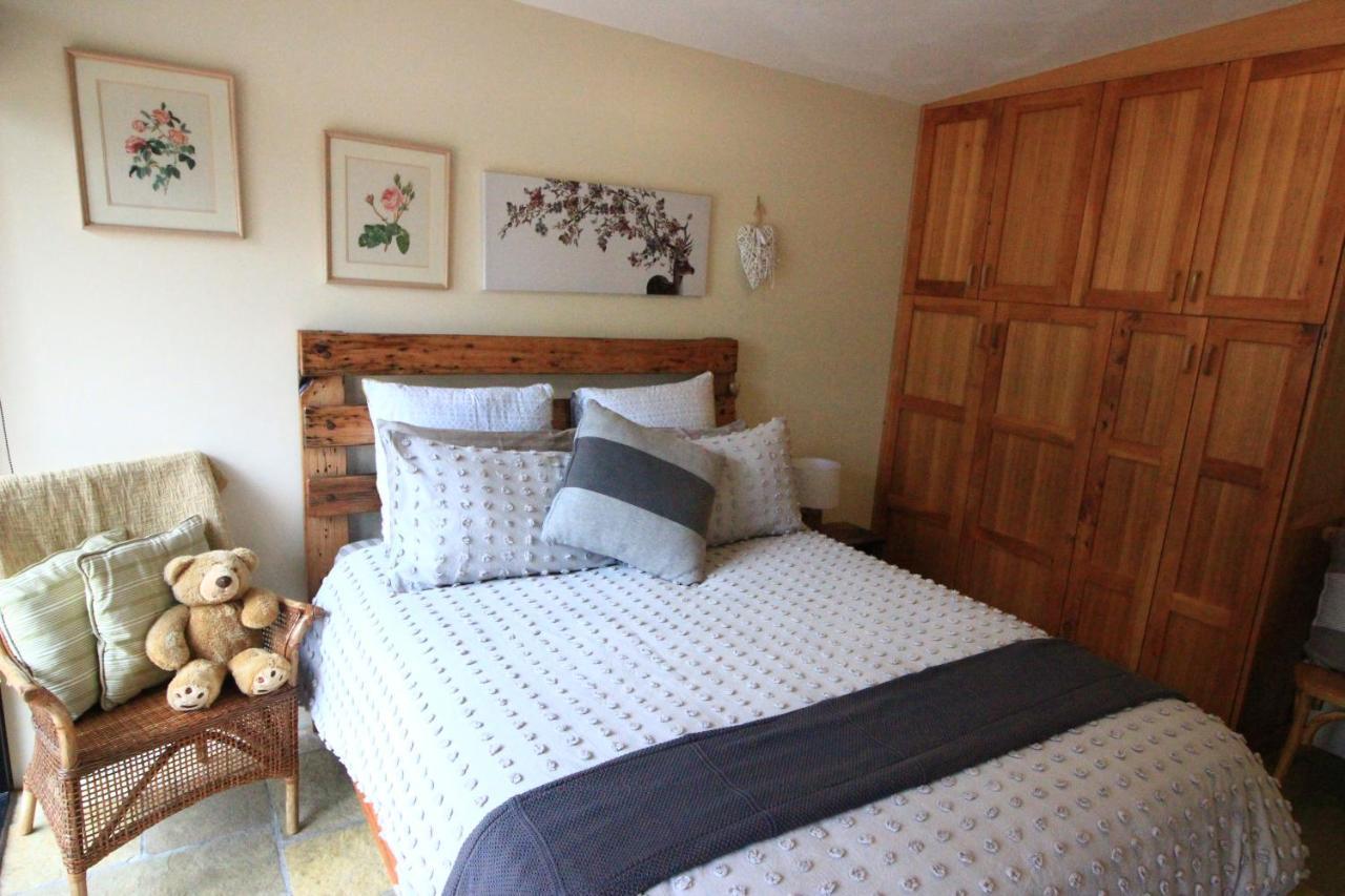 Appartement Down To Earth Farm Retreat à Sarsfield Extérieur photo
