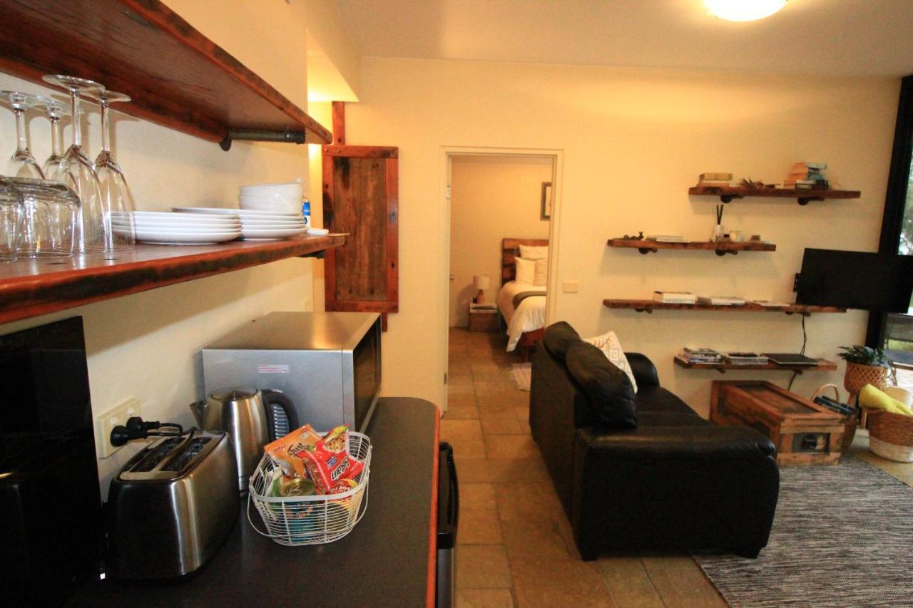 Appartement Down To Earth Farm Retreat à Sarsfield Extérieur photo