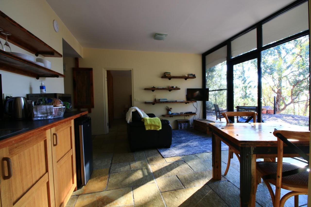 Appartement Down To Earth Farm Retreat à Sarsfield Extérieur photo