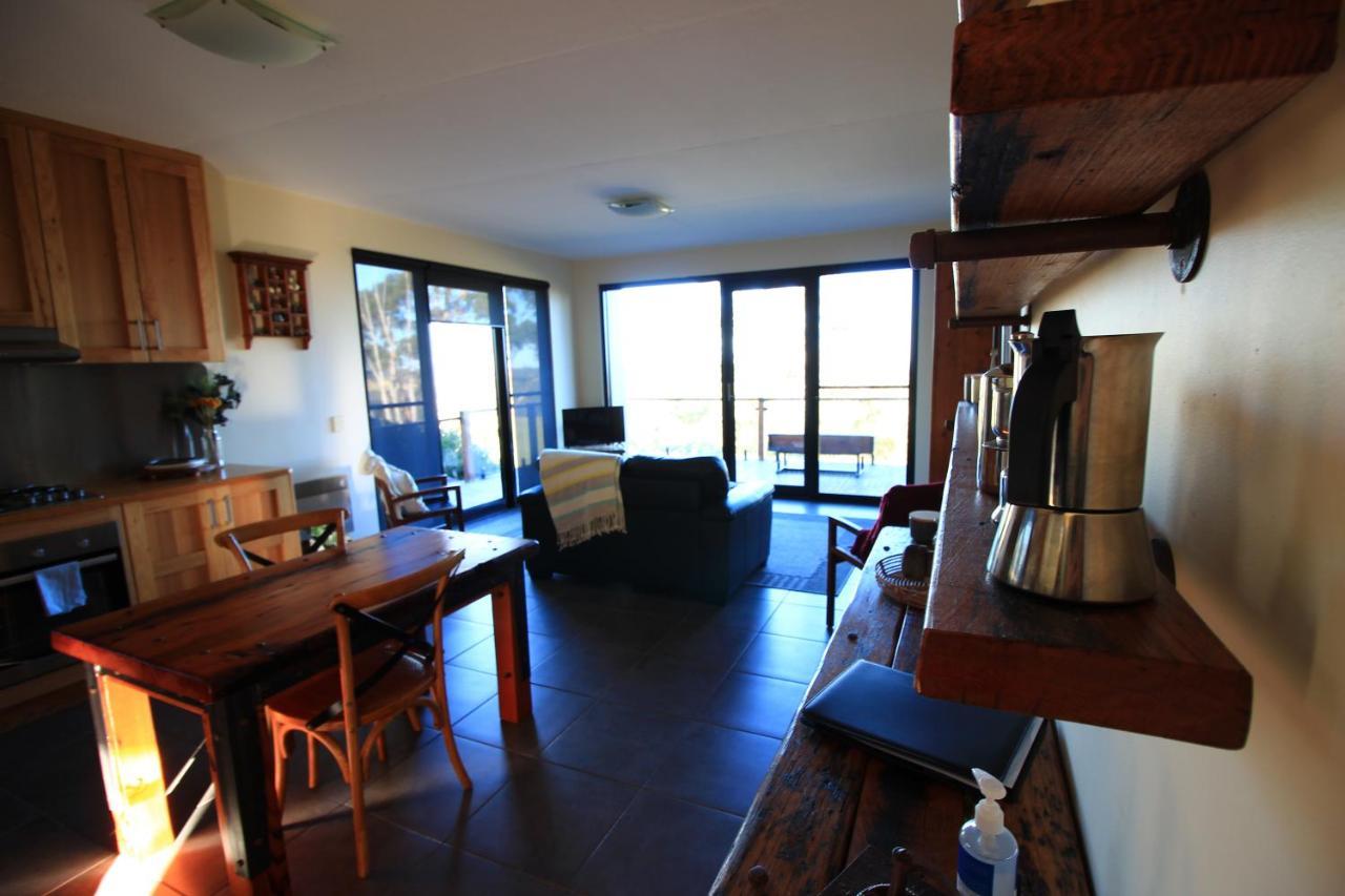 Appartement Down To Earth Farm Retreat à Sarsfield Extérieur photo