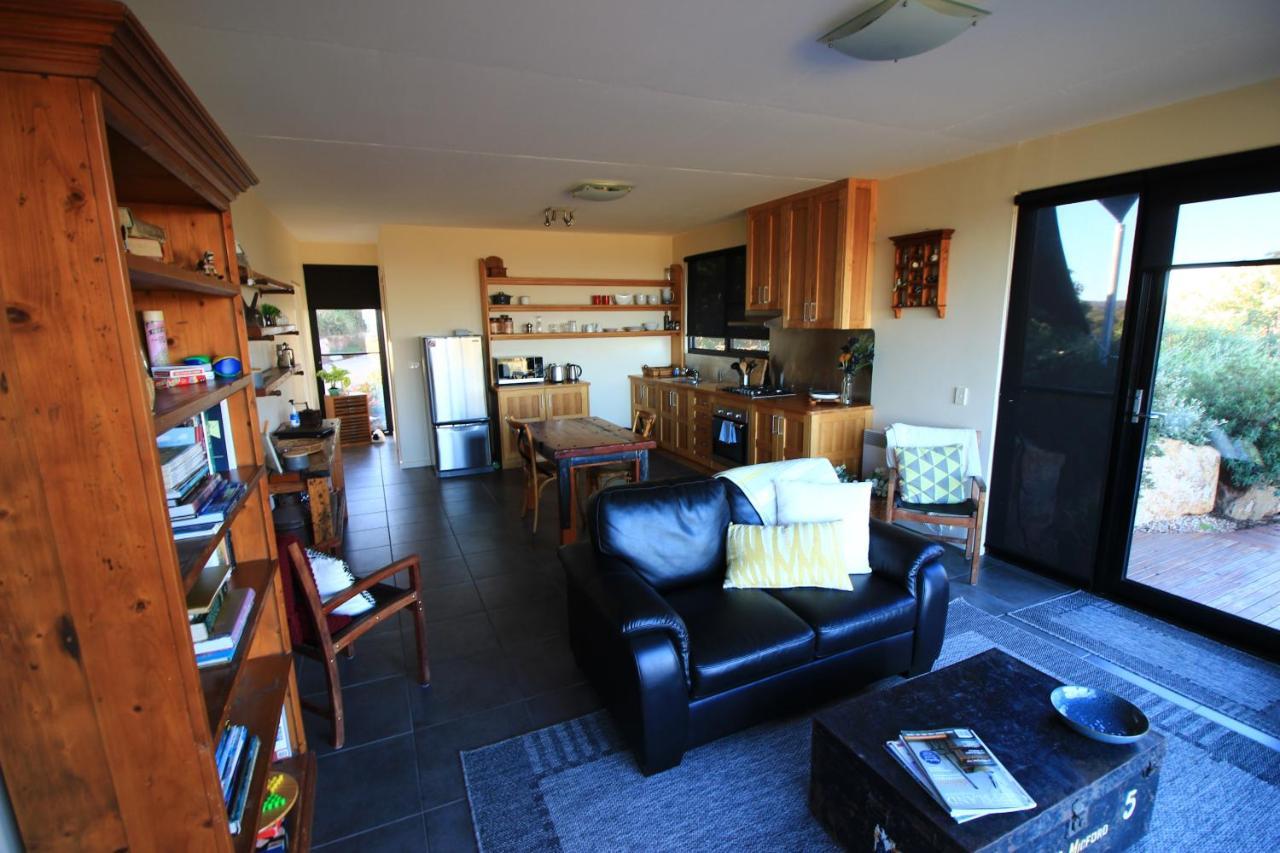 Appartement Down To Earth Farm Retreat à Sarsfield Extérieur photo