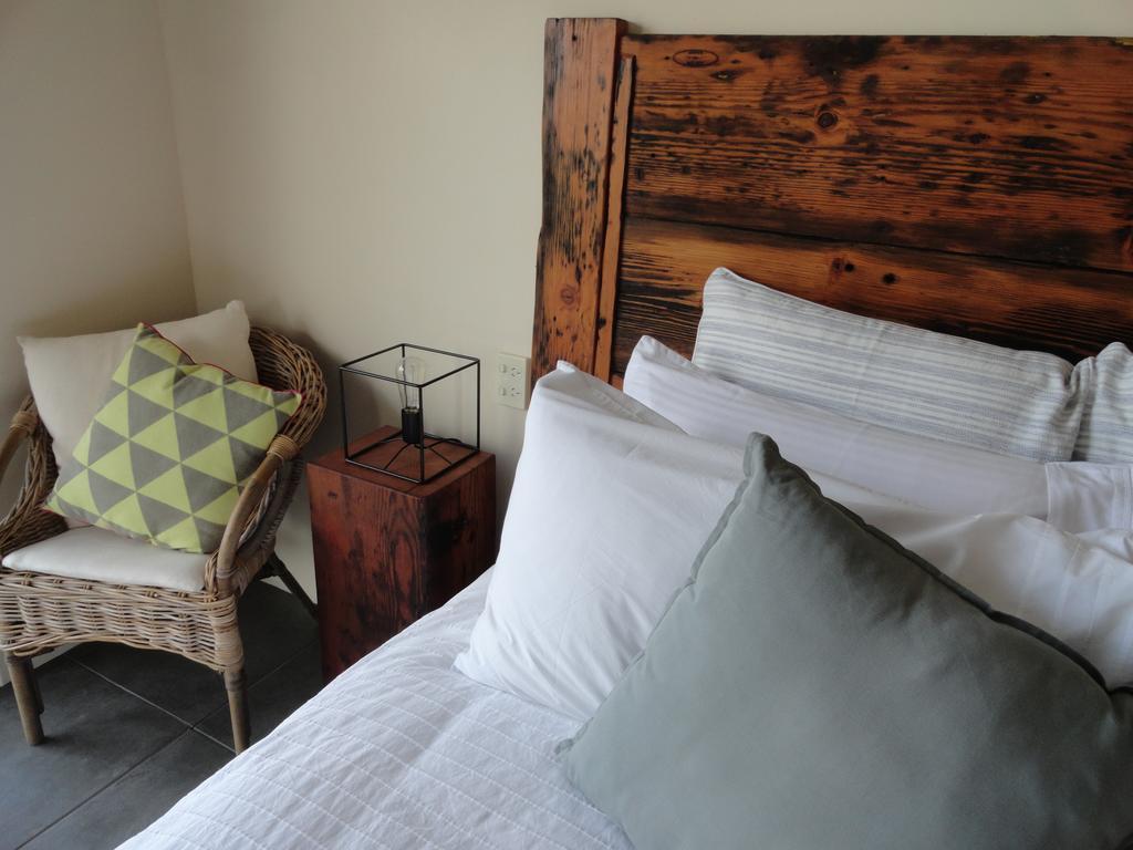 Appartement Down To Earth Farm Retreat à Sarsfield Extérieur photo